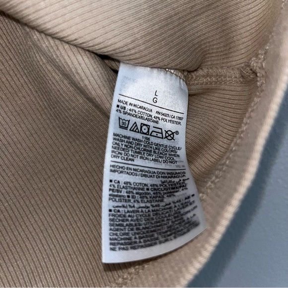 Old Navy Cream Sleeveless Crop Fitted Tank Top - Picture 3 of 3